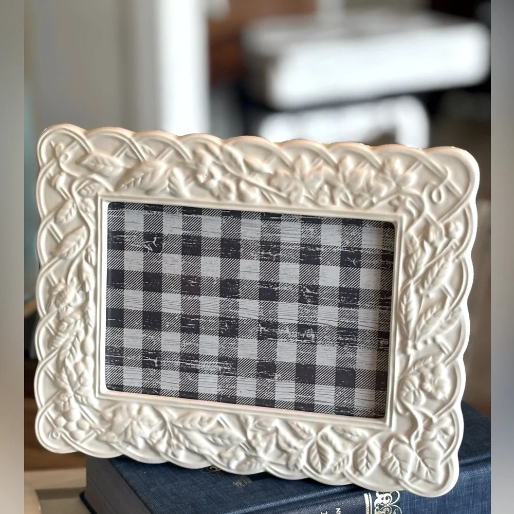 (3) Veritas White Textured Ceramic Frames. Sculptured | Classic  8x10 | 5x7 EUC
